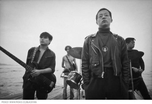 無地自容|竇唯和許巍現在的音樂算是搖滾嗎？他們兩人誰更厲害？