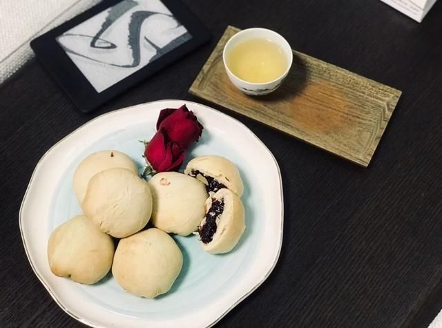 玫瑰|香气四溢的自制玫瑰鲜花饼，软糯酥香清甜，据说还是低糖低卡的