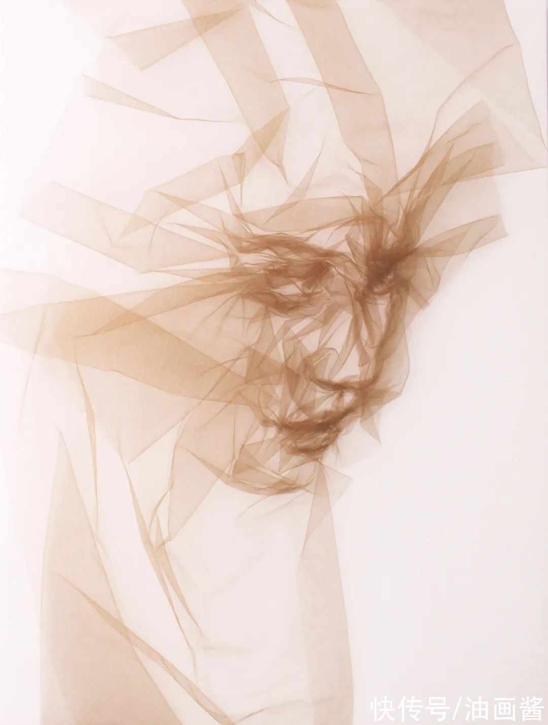 美女@纱布也能画画?他用薄纱画出美女肖像,这操作太“秀”了