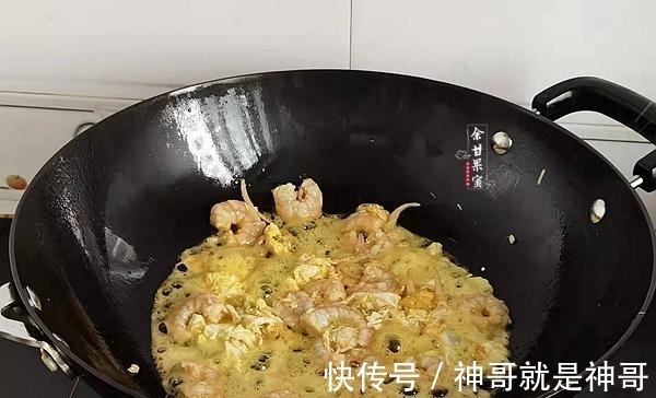 学生早餐轻松做,菜和主食一锅出,一煮一炒鲜香味美营养十足