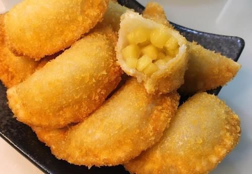 面包糠|剩下的饺子皮别扔了，简单一做，酥到掉渣，简单营养又美味