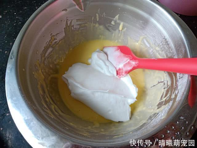 戚风蛋糕|原来酸奶做蛋糕超好吃,比嫩豆腐还嫩,做法太简单