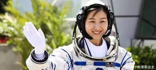 诚实 中国首位女宇航员，为何返回后就没露面？原来一直在背后作奉献