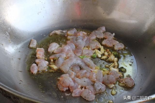 年夜饭加道菜，“四喜福袋”端上桌，寓意八方来福，财源滚滚