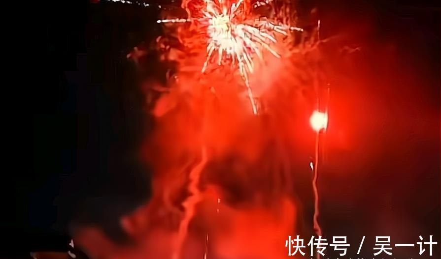 全红婵|满天烟花绚丽多彩!全红婵老家热闹起来,围观群众沾了红姐喜气