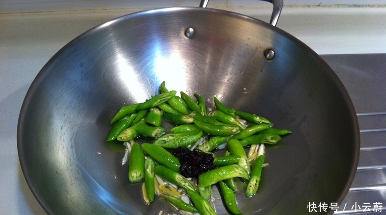 蛏子|老太太用这种方法,来做豉椒炒蛏子小海鲜的惹味吃法