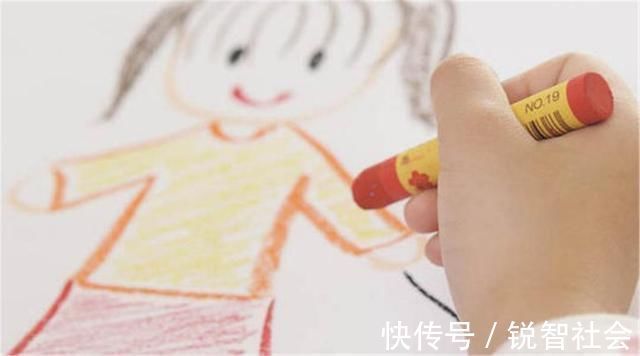 心理健康|孩子画全家福,老师怀疑娃心理不健康,宝妈笑出声:您看走眼了