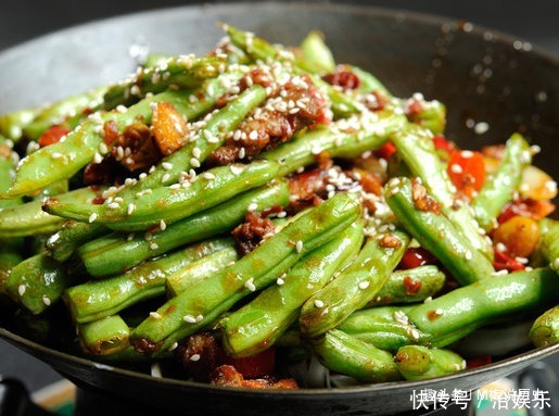 百吃不腻的一道家常下饭菜,荤素搭配营养美味,主要是好吃又实惠