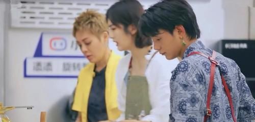 宁静|《中餐厅》:黄晓明把店长干成了厨师,遭责怪还要带全员去哄宁静