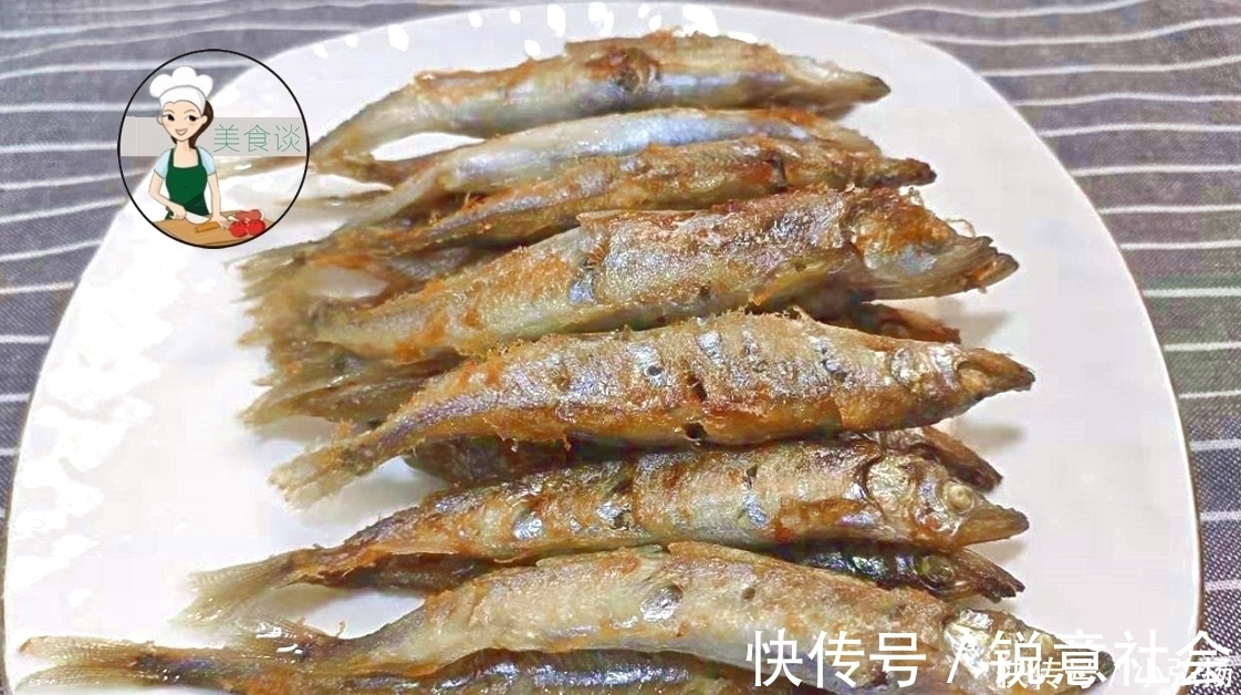 煎鱼破皮还炸锅？有人说锅擦姜片，有人说撒盐垫底，其实都不全对
