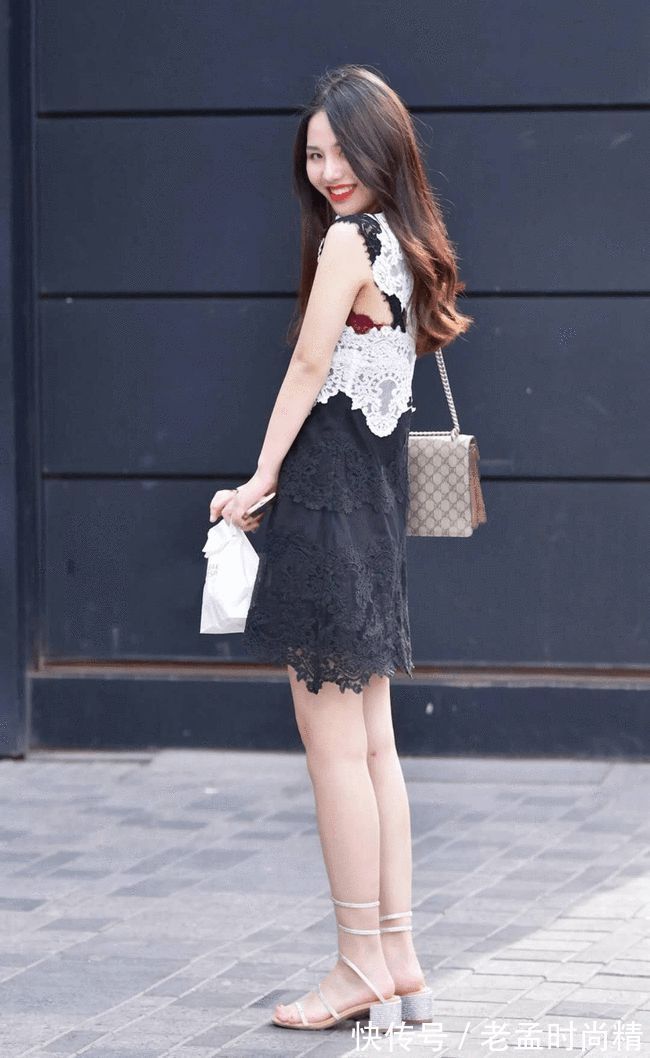 连衣裙|自信的小姐姐最美了,穿蕾丝连衣裙,魅力一笑秀出凹凸有致的身材