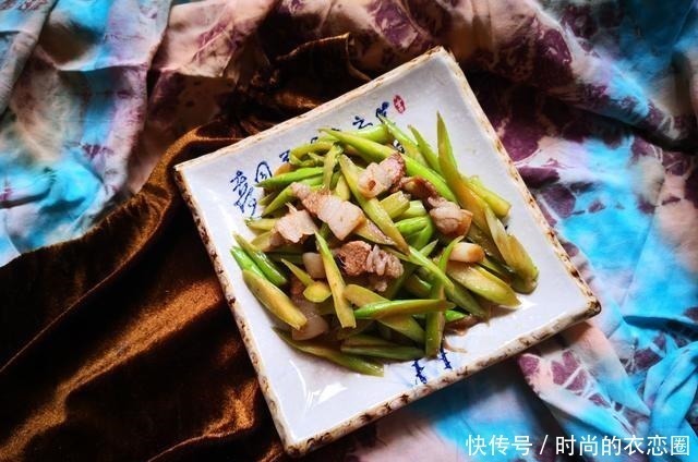 它是“蔬菜之王”，比排骨贵，补钙比骨头汤强，再贵也要给孩子吃