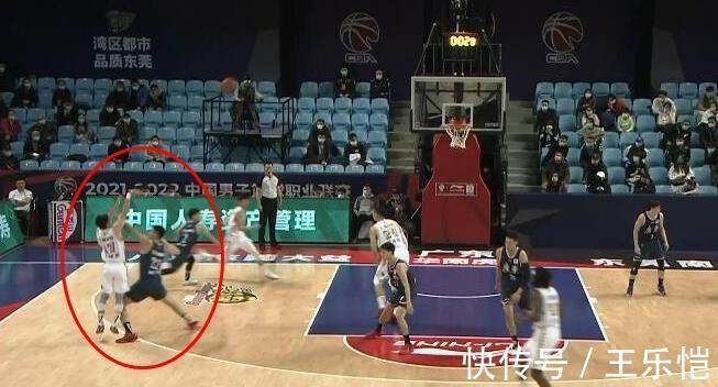 广东男篮|心疼杜锋!广东男篮随队记者发文怒斥,球迷要求CBA重罚曾繁日