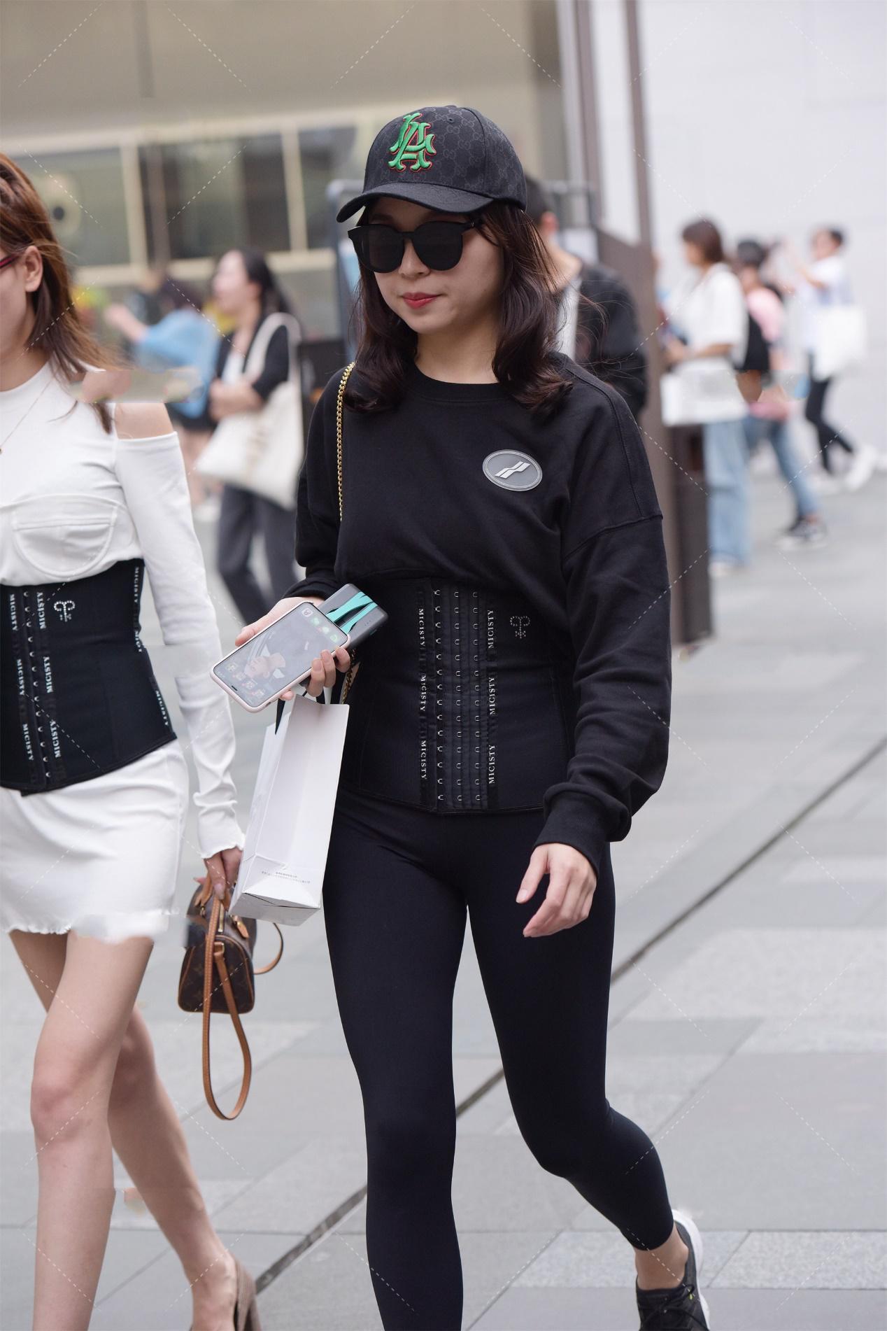 黑衣|黑色系酷女孩穿搭, 一身黑衣, 休闲酷炫