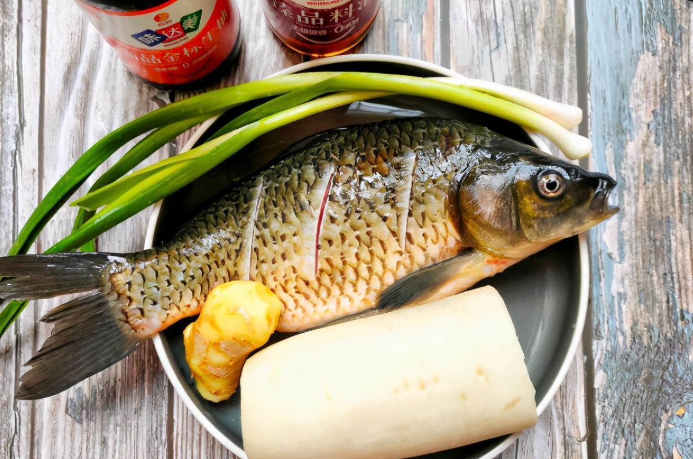 白萝卜|鲫鱼汤想要做的奶白无腥味,看我下面的做法,浓郁有营养