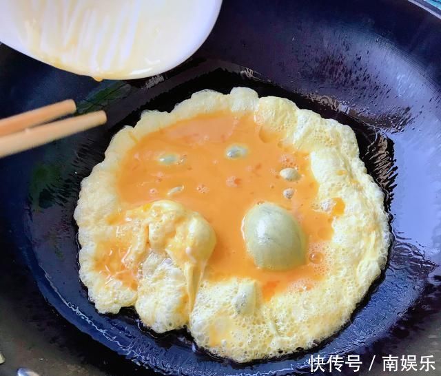 除了韭菜炒鸡蛋、西红柿炒鸡蛋,鸡蛋还能配什么