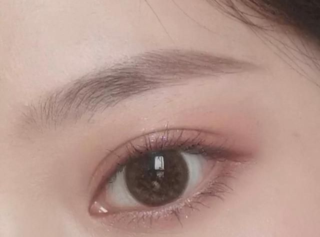 双眼|不会画“眼妆”的女生,只要掌握这4个技巧,放大双眼还好看!