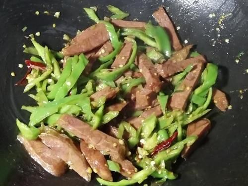 驴肉炒青椒怎么做好吃？三个窍门，鲜嫩可口美味下饭，简单又营养
