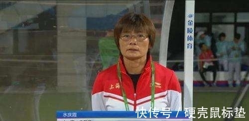 水庆霞|女足主帅真有精英气质,穿运动装潇洒霸气,看得出平时多低调