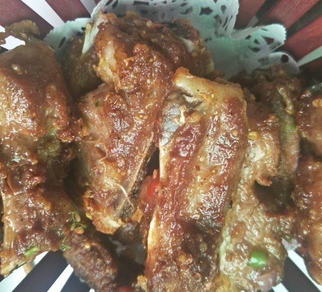 金牌蒜香骨,香酥可口,特别美味,不亚于外面的餐馆