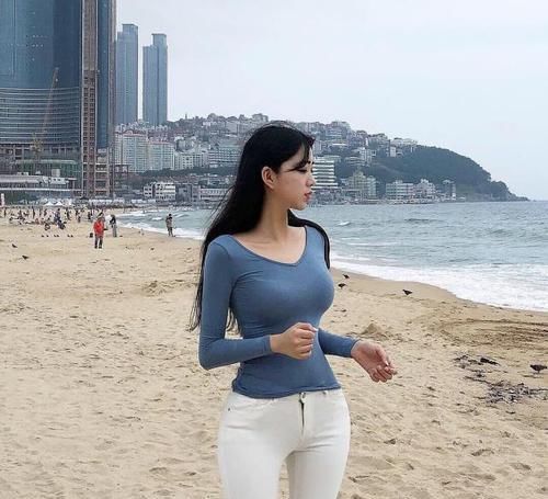 牛仔裤|牛仔裤呈现女性柔美纤细身姿,尽显淑女气质,魅力与众不同