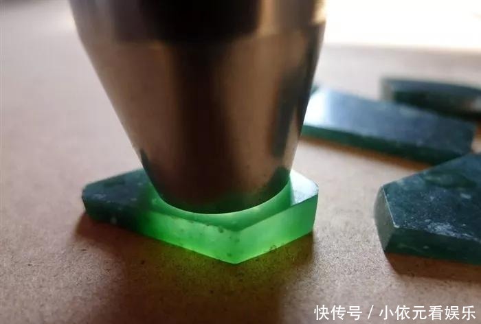 特色|朋友花5000买的原石,切出密密麻麻的棉,是涨是垮难以定夺!