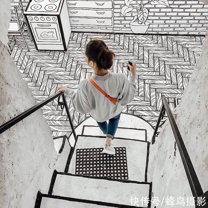 速写本|俄罗斯网红打卡地2D咖啡馆,好像走进漫画,里面待久了人都不好了