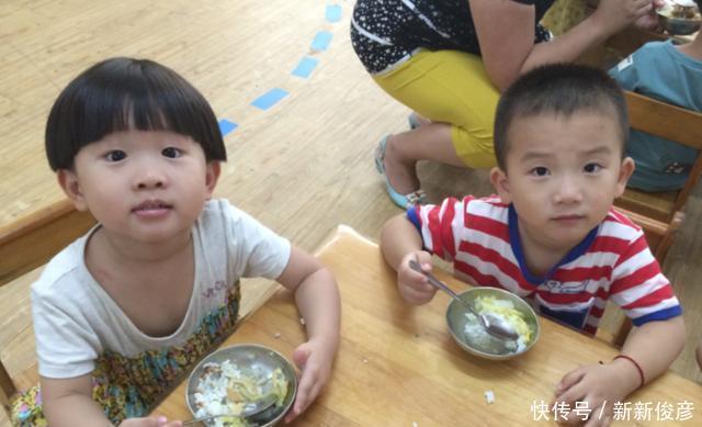 零食|''老师说,吃饭慢就去厕所吃'',宝妈无脏话回怼老师,句句扎心