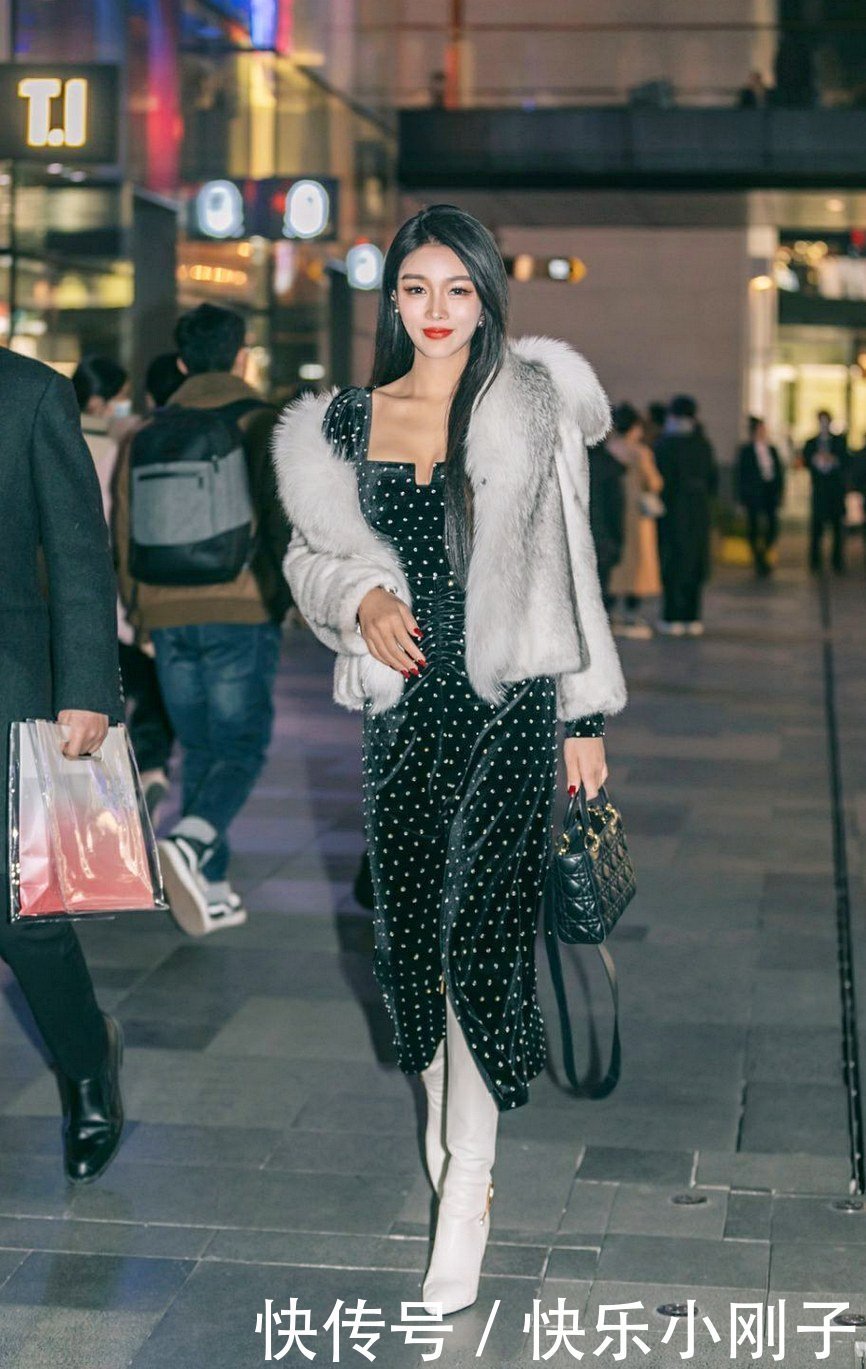 复古今冬再次回潮,一件奢华的皮草,也可以带来时髦感的提升