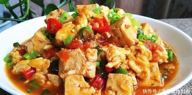红辣椒|西红柿别再只是炒鸡蛋，和它一起做，开胃下饭，孩子点名要吃的菜