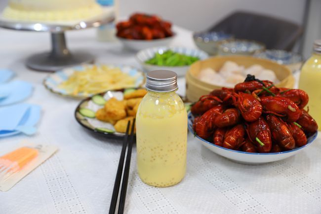 芦笋|孩子过生日，妈妈花一小时搞定一桌菜，网友：精致丰盛不浪费