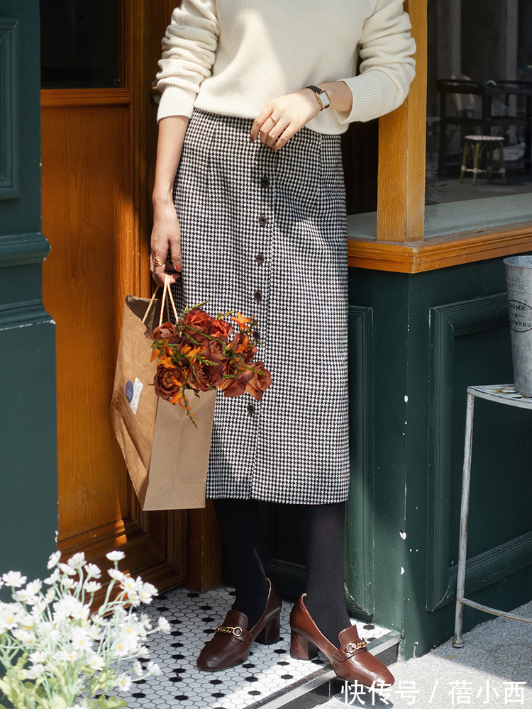 学院风 小白鞋过时了,今年冬季流行“乐福鞋”,搭配裤子、半身裙都高级