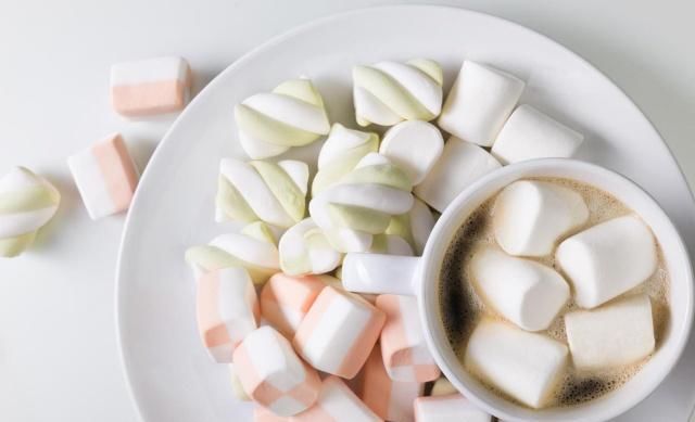 想吃棉花糖不用买，用白糖就能做，好吃健康零添加，干净又卫生