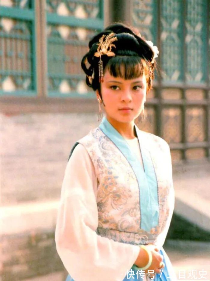 丫头&《红楼梦》:年轻时看的是热闹,成年后读的是人生