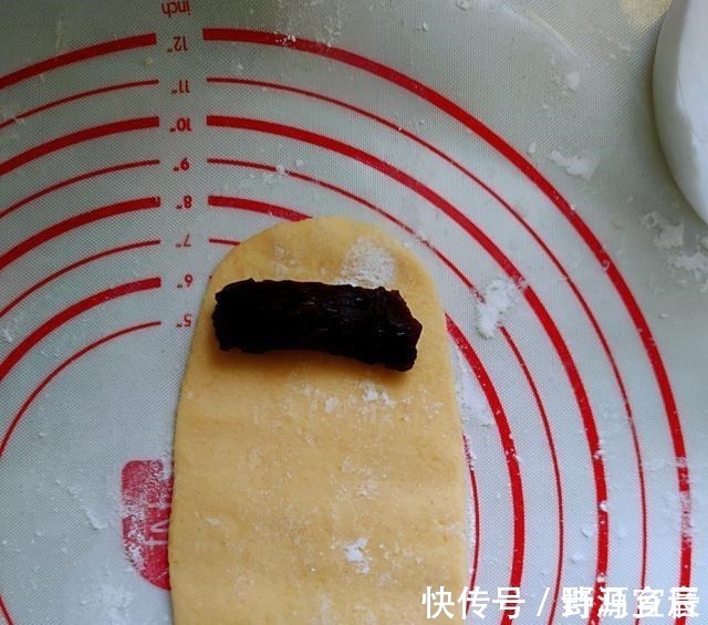 酵母|玉米面最好吃的做法，玉米面棒棒馍，比面包还香，闺女一口气吃俩！