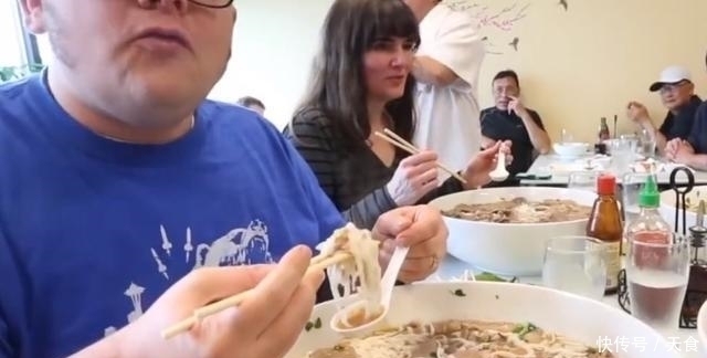 中国“白色面条”火遍美国,一碗面分量十足,能吃完还有千元奖励