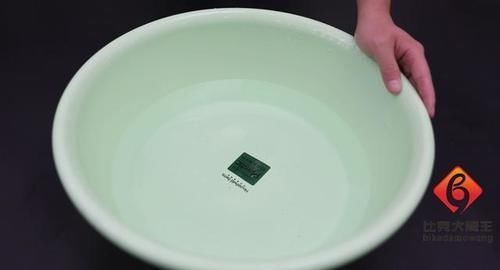 洗洁精|清水拖地等于“白拖”,在水里倒一点,地面干净不留水渍,太棒了