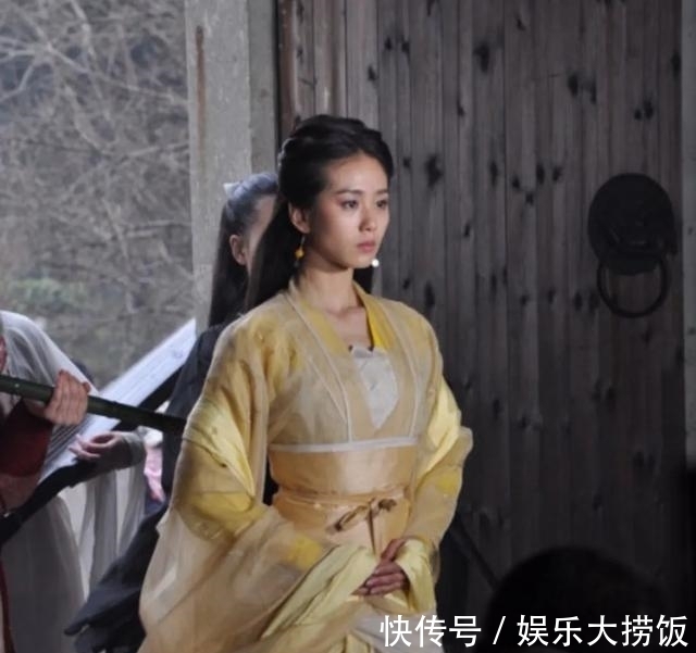 黄衫女子#《倚天屠龙记》中,黄衫女子能打得过张无忌吗?