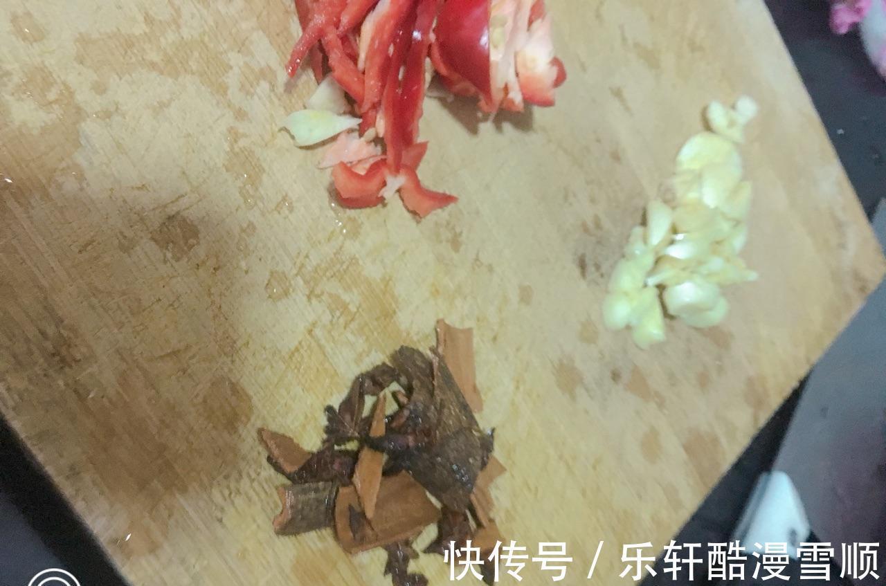 田螺|买田螺自己炒，汤汁鲜美，跟家人一起嗦美味的田螺