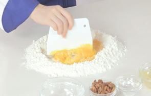 风味|“葡萄奶酥”脆的饼干配上甜腻的葡萄干,这风味想想就醉了