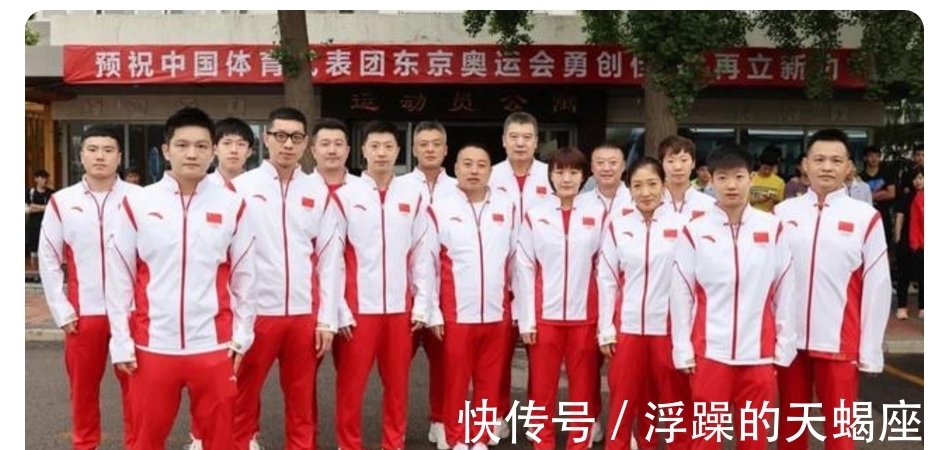 国乒队|国乒顺利抵达东京,全员装备齐全下机接受检测,出站后获热烈欢迎