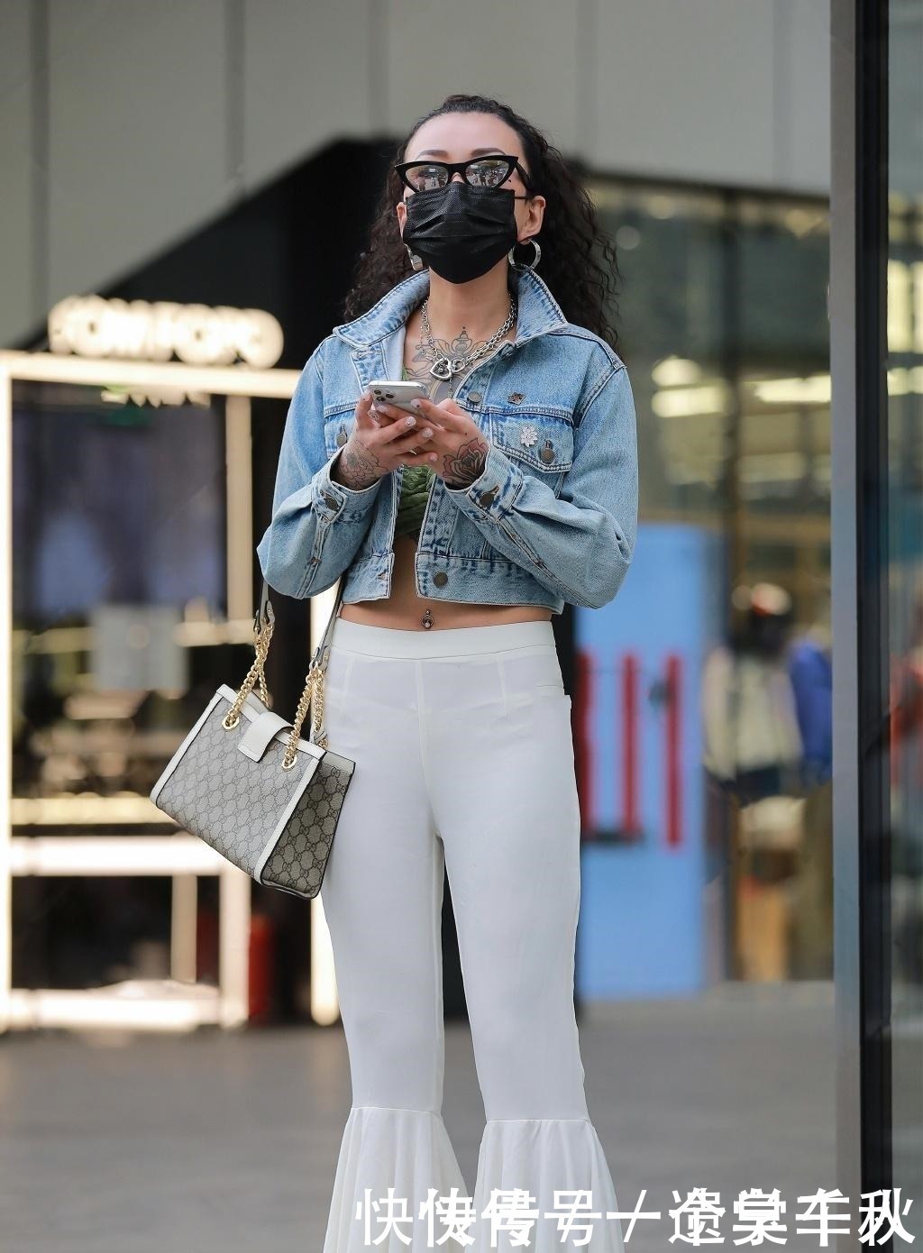 贵妇不走寻常路,别人裙子在腰上穿,她放到脚上都“嫌高”