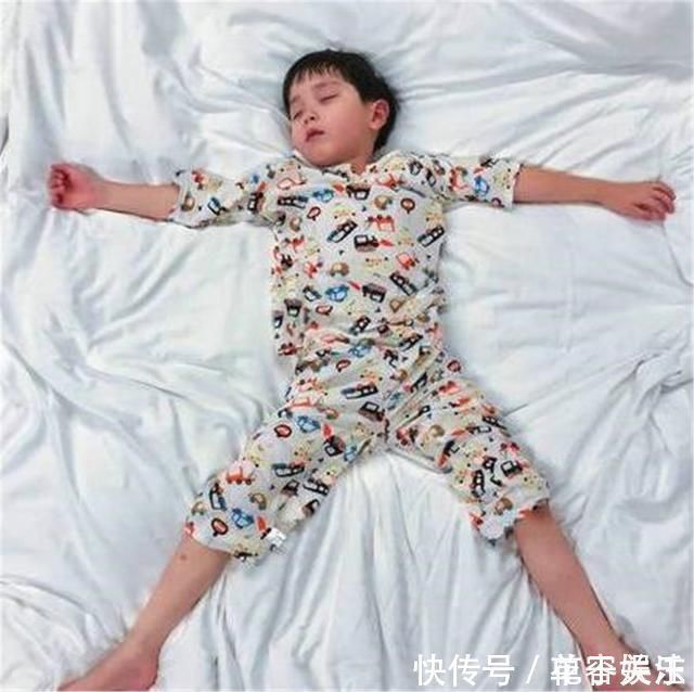 孩子|孩子的四种睡姿暗示不同性格，若你家娃是第一种，就偷着乐吧
