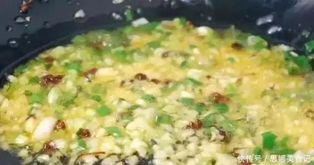 孩子|3分钟教你做酱香饼,比蒸馒头还简单,香辣焦酥,大人孩子抢着吃