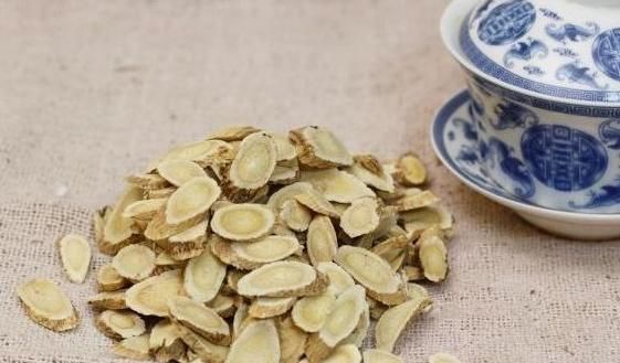 肠胃疾病|经常喝黄芪水营养虽好，几类人尽量别喝，为健康早早知晓