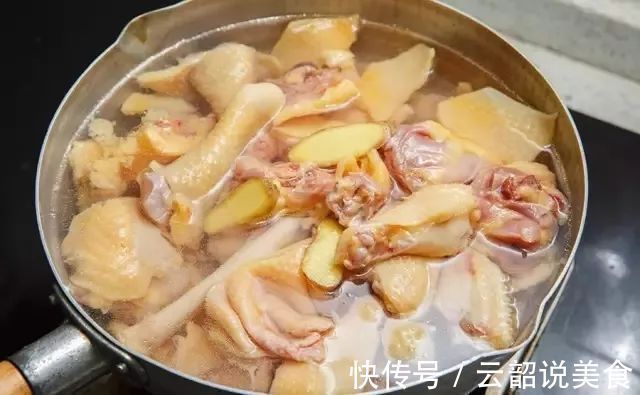 鸡汤怎么炖清亮鲜香，营养美味牢记2不用3窍门，鸡汤好喝人人夸