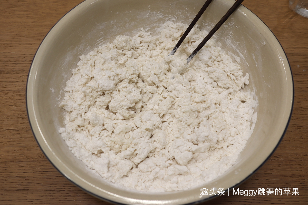 中筋面粉|3种口味的家常饼,外皮酥香柔软多层,切一刀卷一卷就这么简单