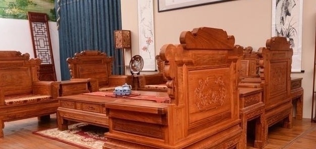 便宜货|花十几万买套红木家具,里面却用红砖填充的商家却问谁让你拆开的