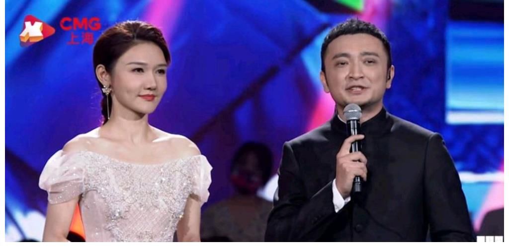 龙洋主持多场央视重大活动，与董卿同台亲和力不输，有接班人潜质