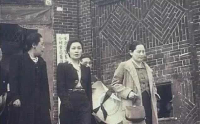 明星|宋庆龄年轻时有多美黑白老照片曝光,美得像整了容的大明星